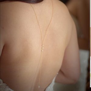 Silver / pearl back drop necklace
